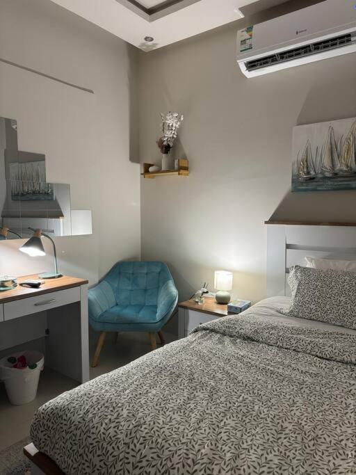 Cozy studio with privet entry