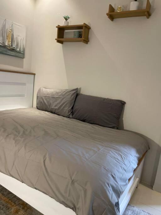 Cozy studio with privet entry