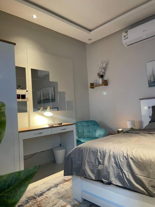 Cozy studio with privet entry