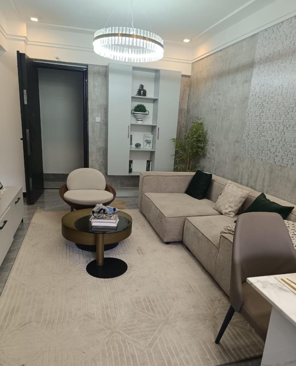 Self Catering Nest - Heated Pool, Netflix, Airport Pick Up view 5