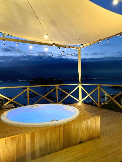 Portal do Paraíso Jacuzzi, Vista e Lareira