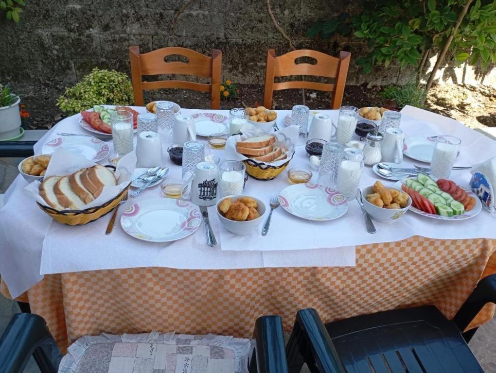 Luigi Guest House