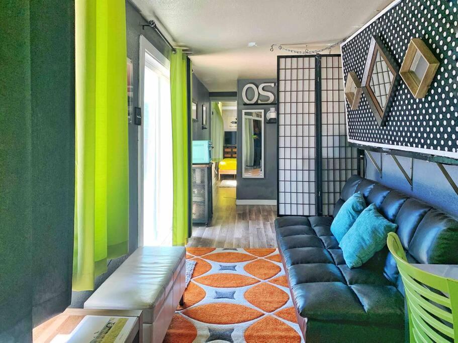 40'Container withOutdoorBedroom 35miles NW of DwnTwn ATX view 2