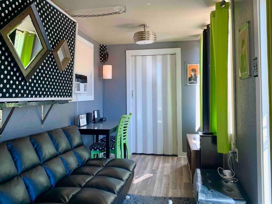 40'Container withOutdoorBedroom 35miles NW of DwnTwn ATX view 5