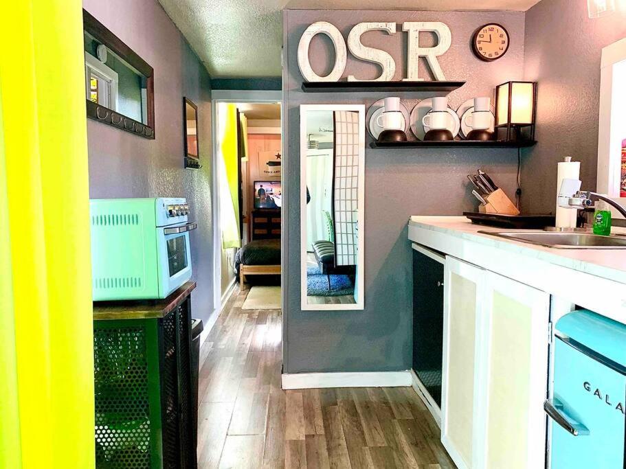 40'Container withOutdoorBedroom 35miles NW of DwnTwn ATX view 3