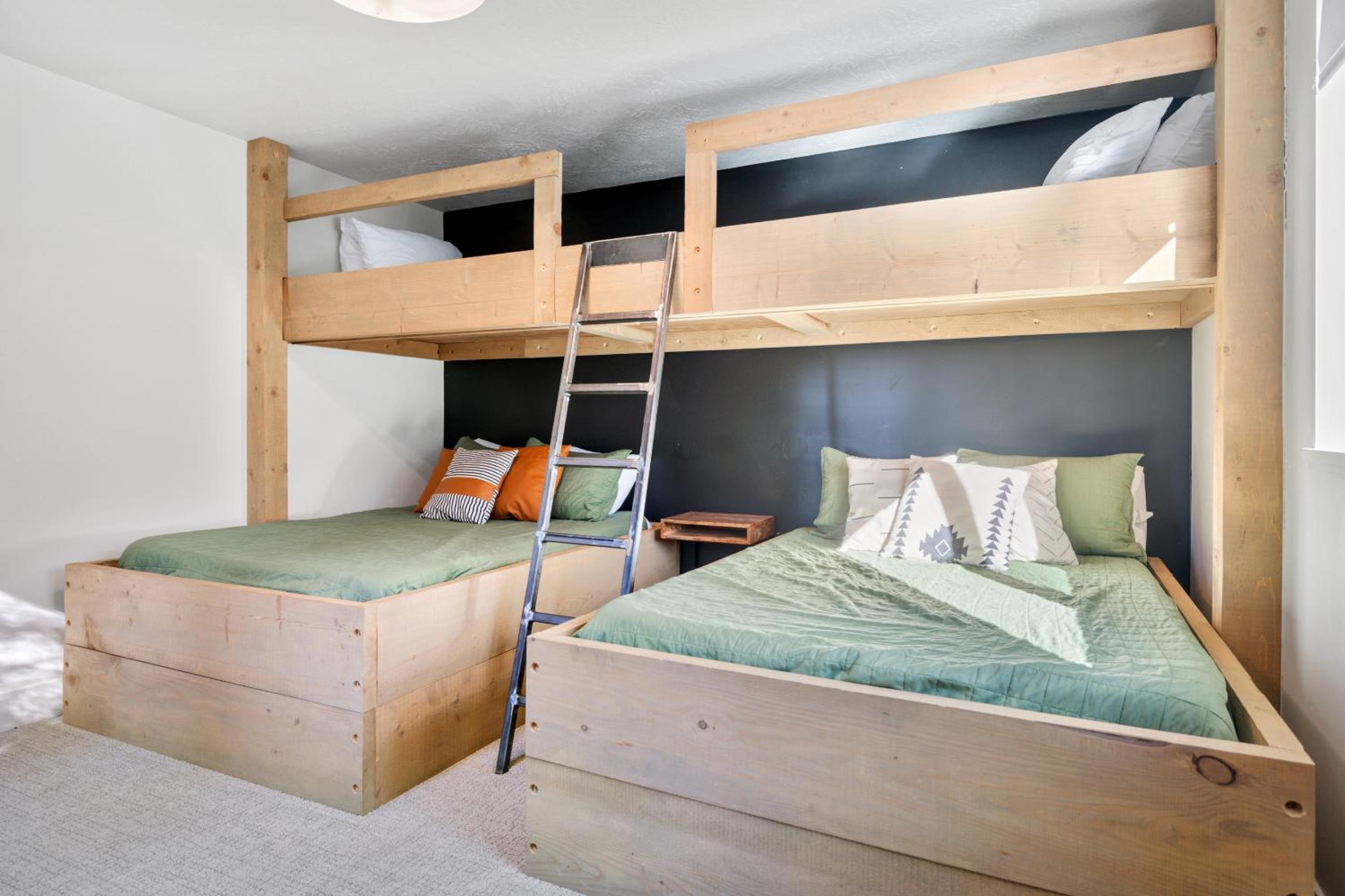 The Basin - Luxury Family Cabin in Philipsburg view 5