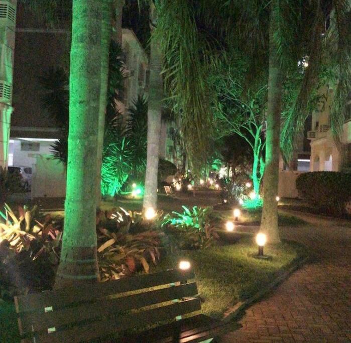 Apartamento encantador com piscina, em frente praia