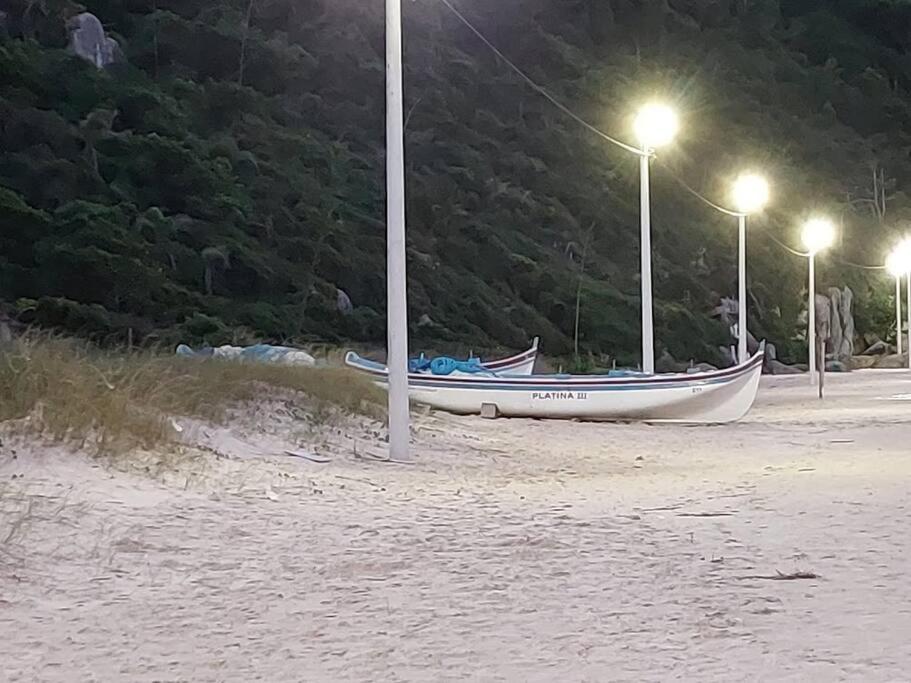 Apartamento encantador com piscina, em frente praia