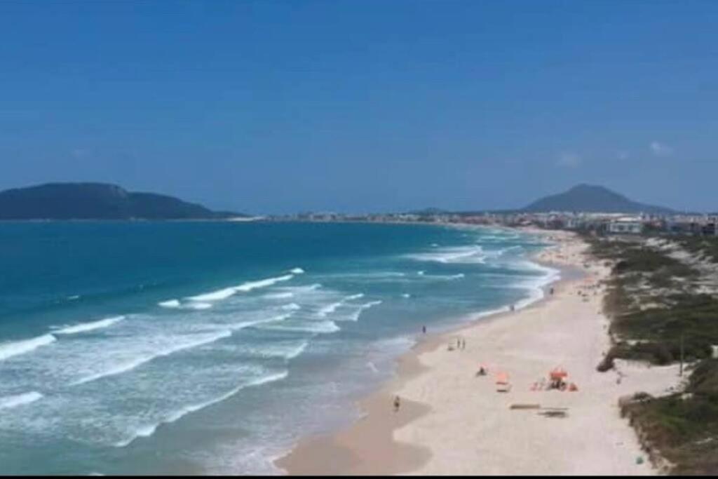 Apartamento encantador com piscina, em frente praia