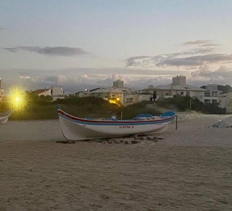 Apartamento encantador com piscina, em frente praia
