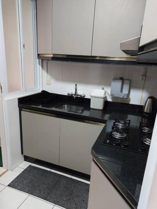 Apartamento encantador com piscina, em frente praia