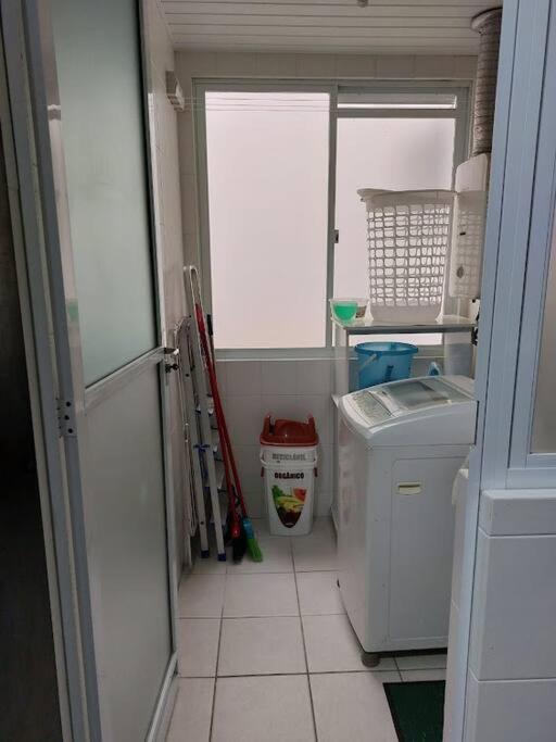 Apartamento encantador com piscina, em frente praia