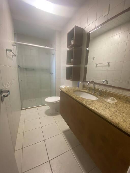 Apartamento encantador com piscina, em frente praia