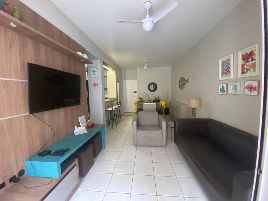 Apartamento encantador com piscina, em frente praia
