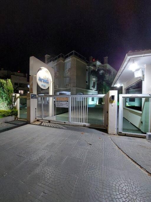 Apartamento encantador com piscina, em frente praia