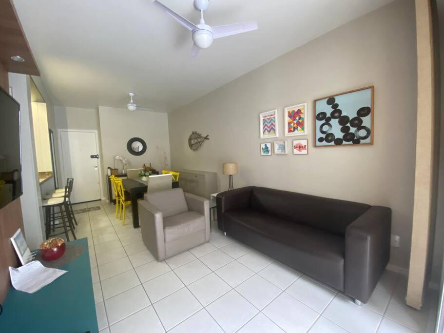 Apartamento encantador com piscina, em frente praia
