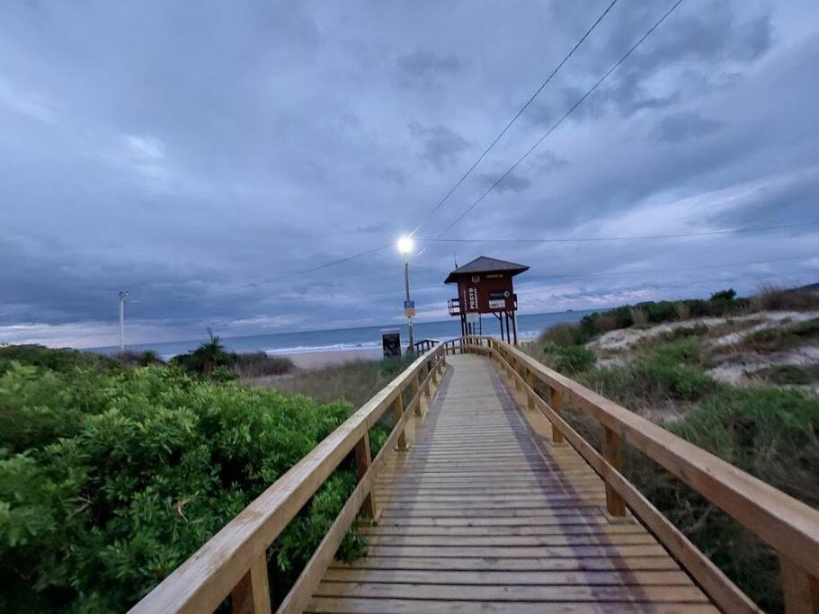 Apartamento encantador com piscina, em frente praia