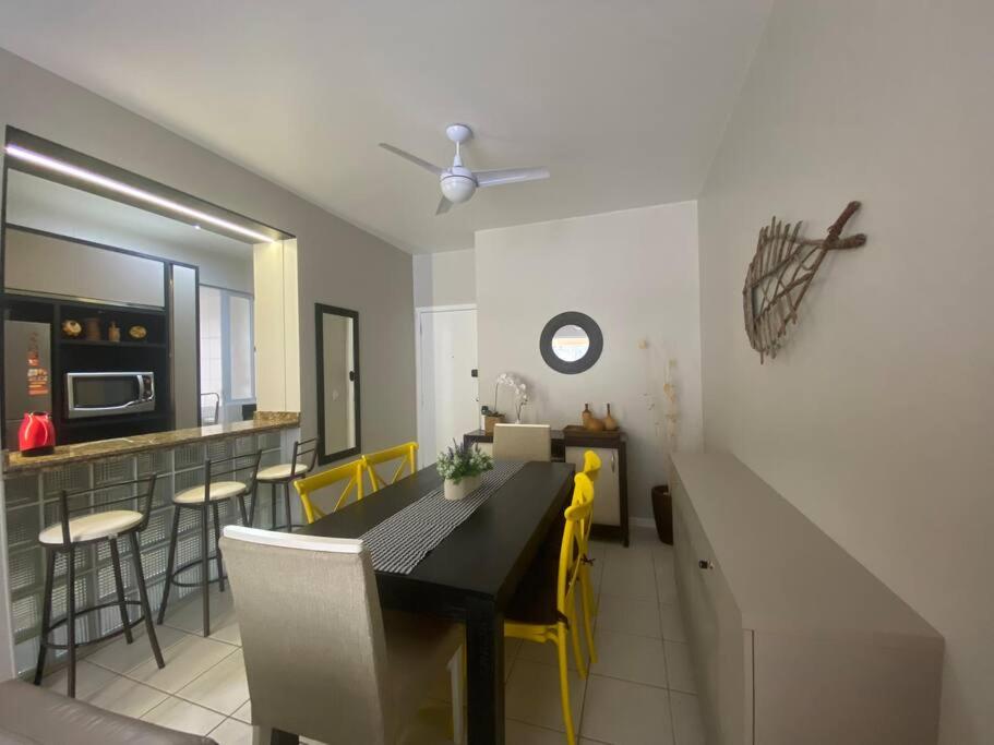 Apartamento encantador com piscina, em frente praia