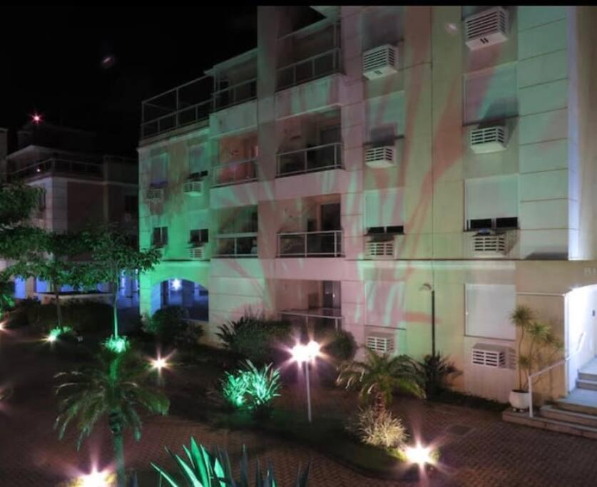 Apartamento encantador com piscina, em frente praia