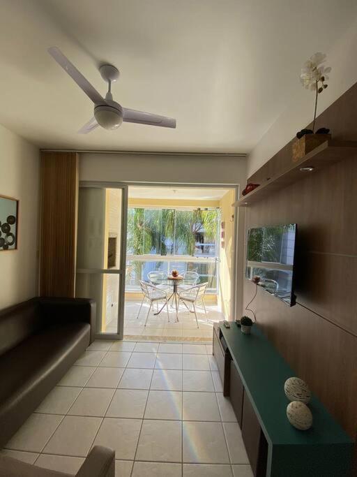 Apartamento encantador com piscina, em frente praia
