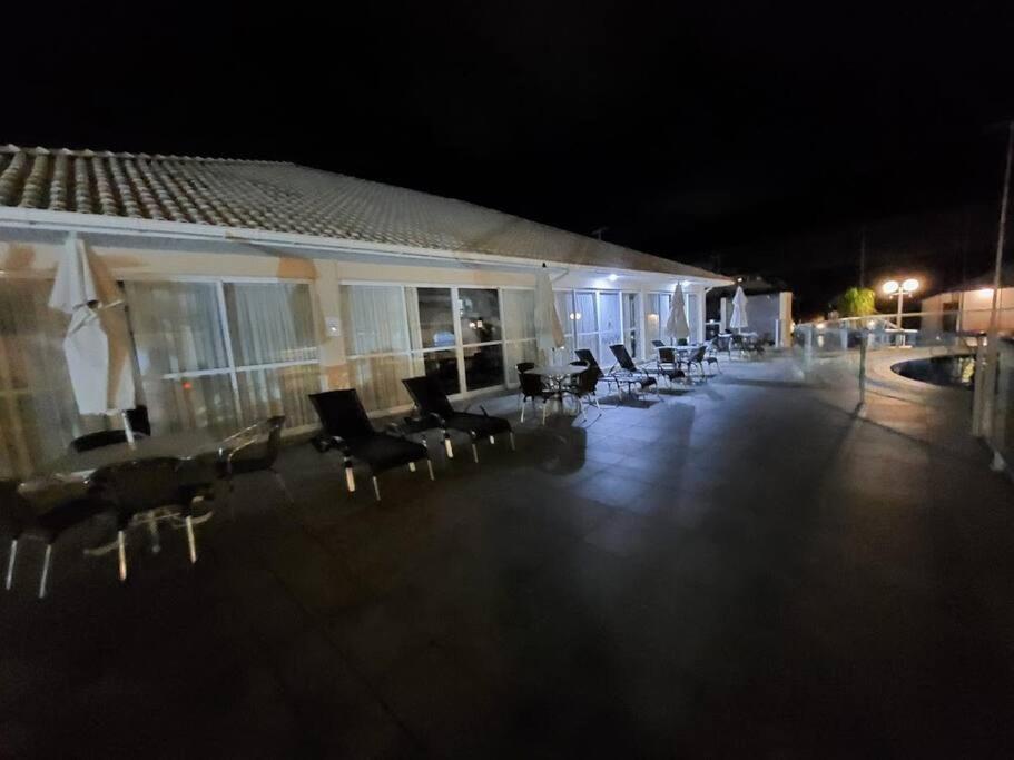 Apartamento encantador com piscina, em frente praia