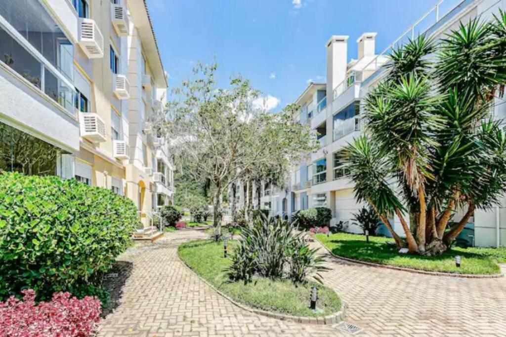 Apartamento encantador com piscina, em frente praia