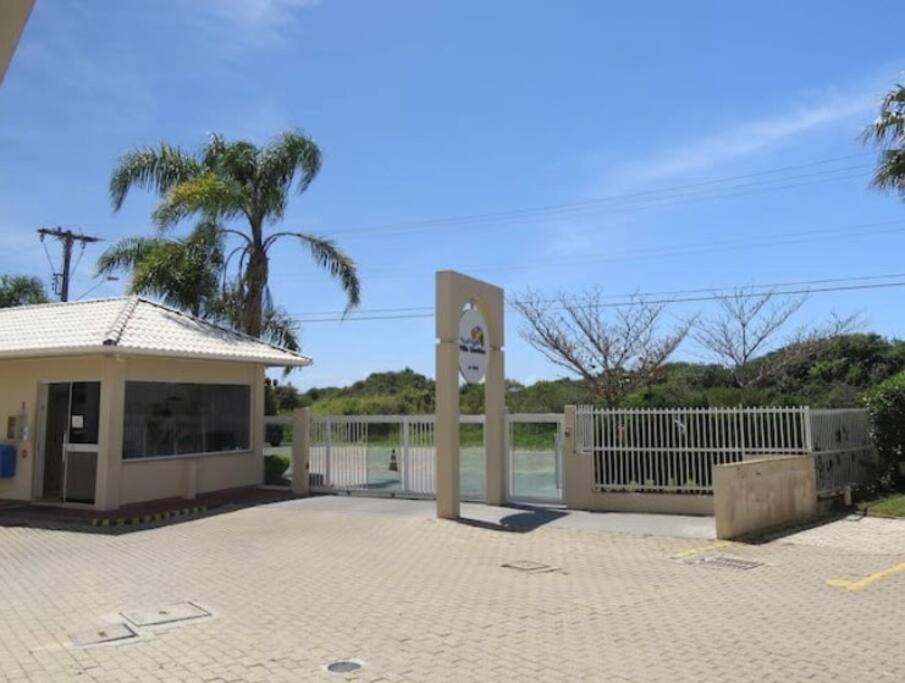 Apartamento encantador com piscina, em frente praia