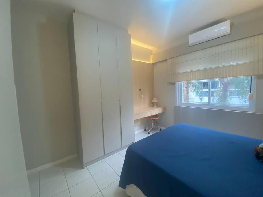 Apartamento encantador com piscina, em frente praia