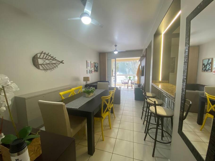 Apartamento encantador com piscina, em frente praia