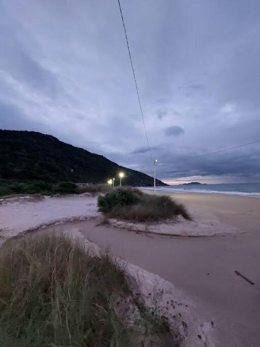 Apartamento encantador com piscina, em frente praia