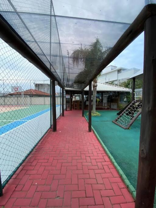 Apartamento encantador com piscina, em frente praia