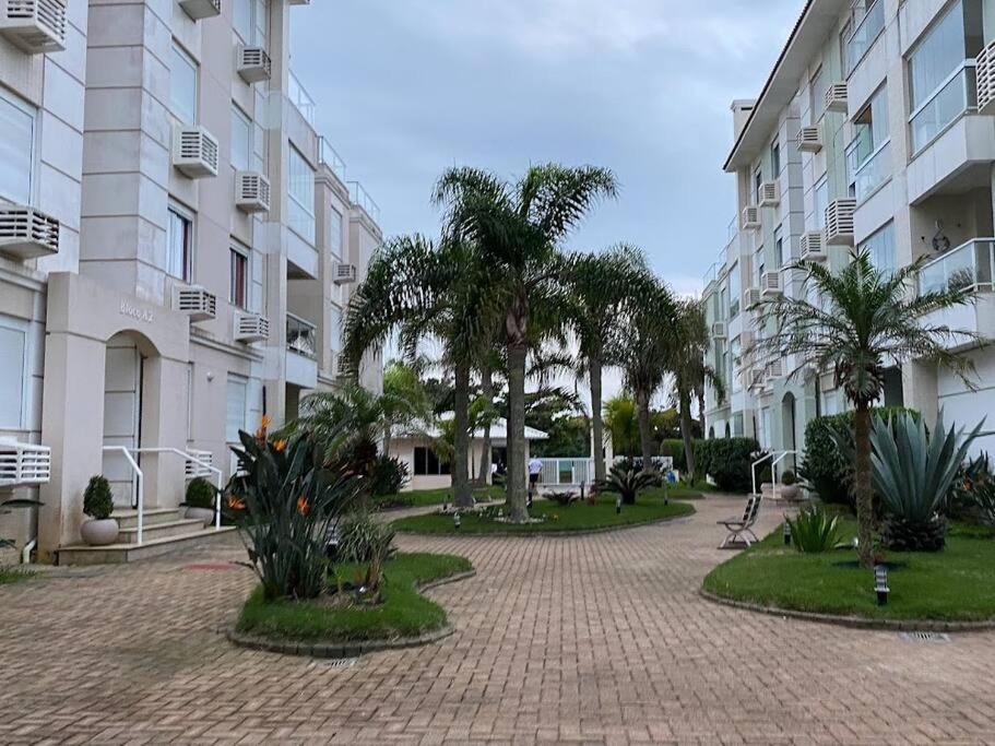 Apartamento encantador com piscina, em frente praia
