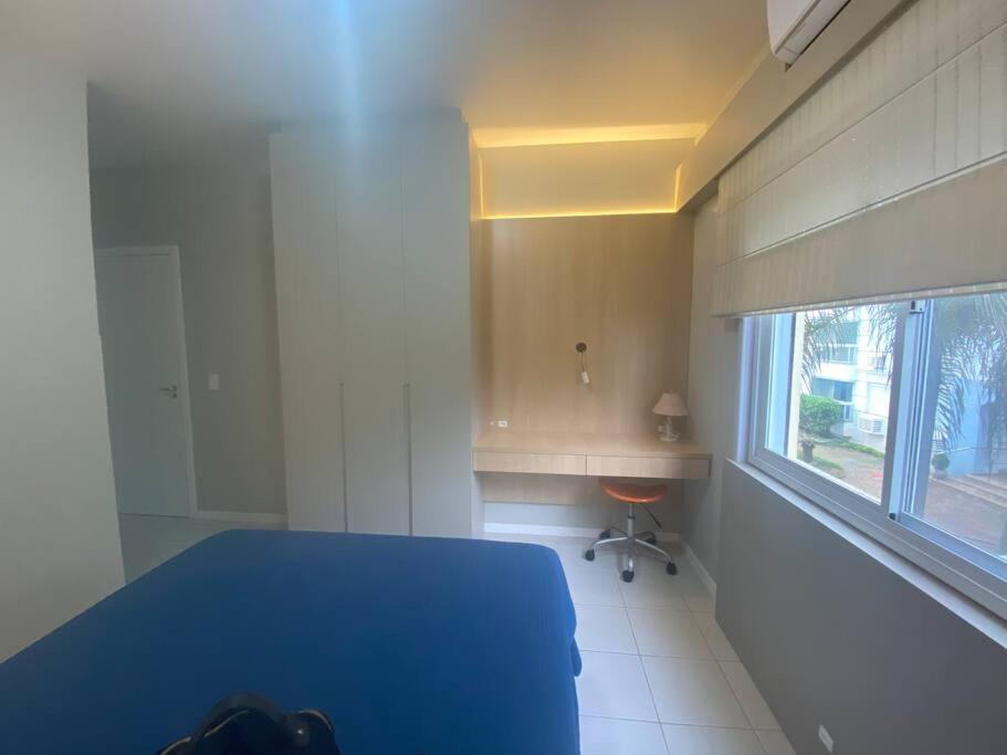 Apartamento encantador com piscina, em frente praia