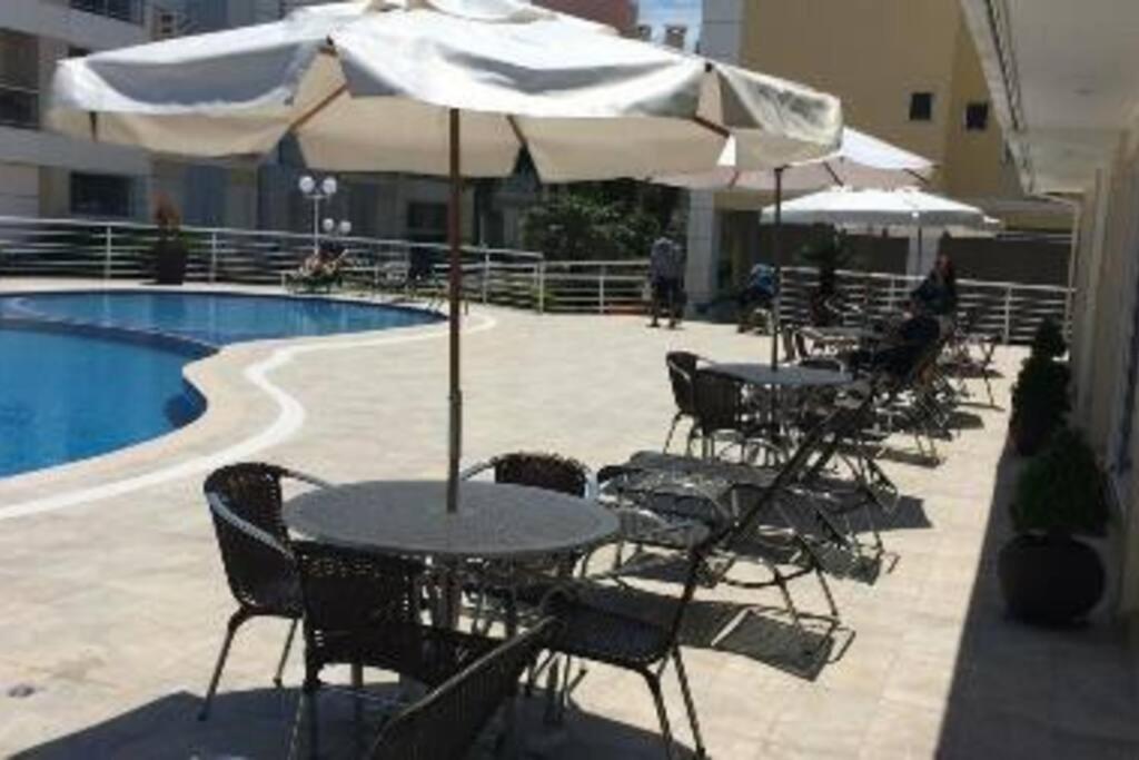 Apartamento encantador com piscina, em frente praia