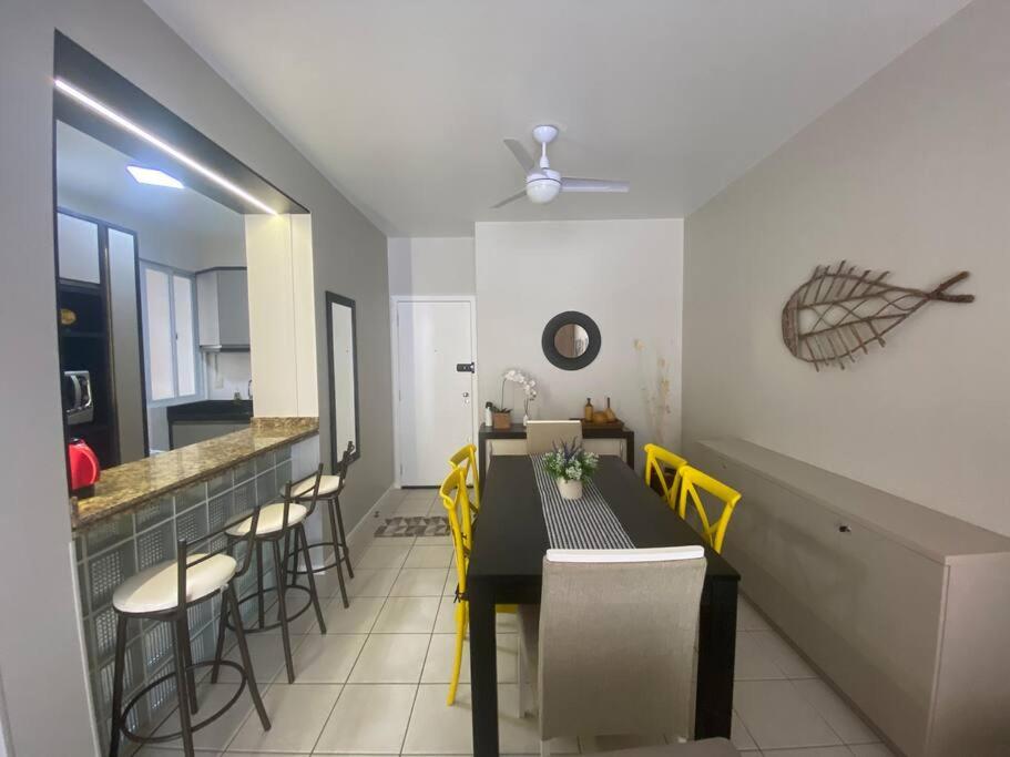 Apartamento encantador com piscina, em frente praia
