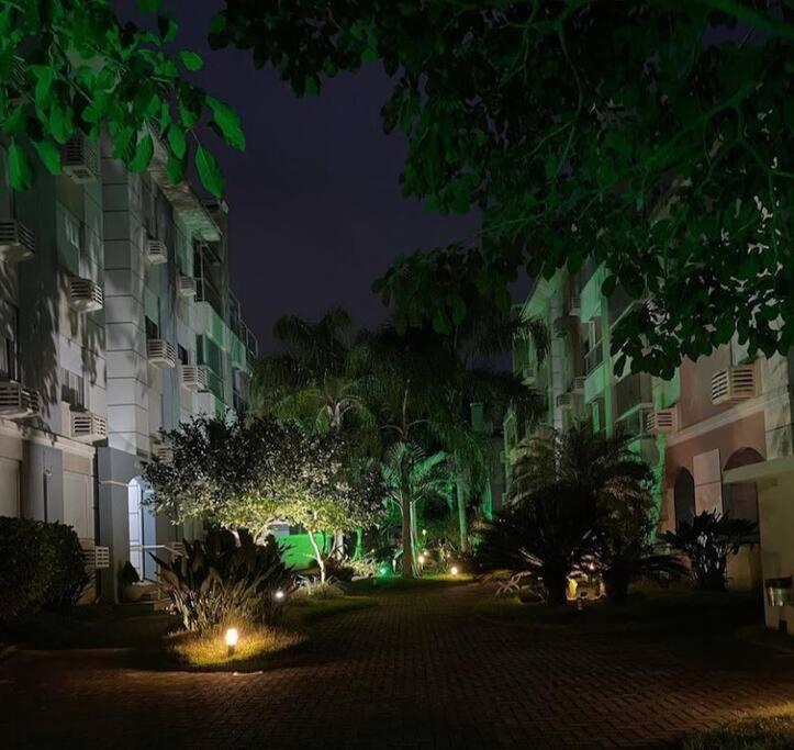 Apartamento encantador com piscina, em frente praia