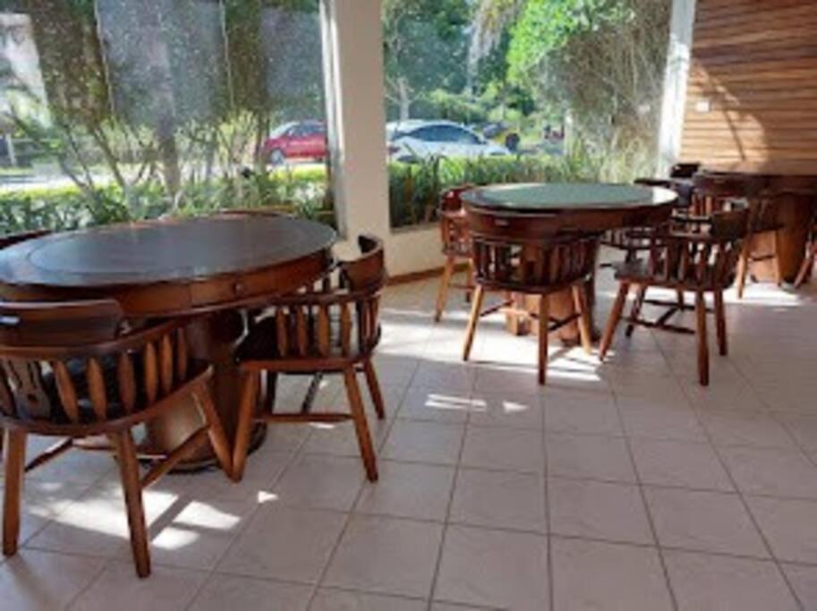 Apartamento encantador com piscina, em frente praia