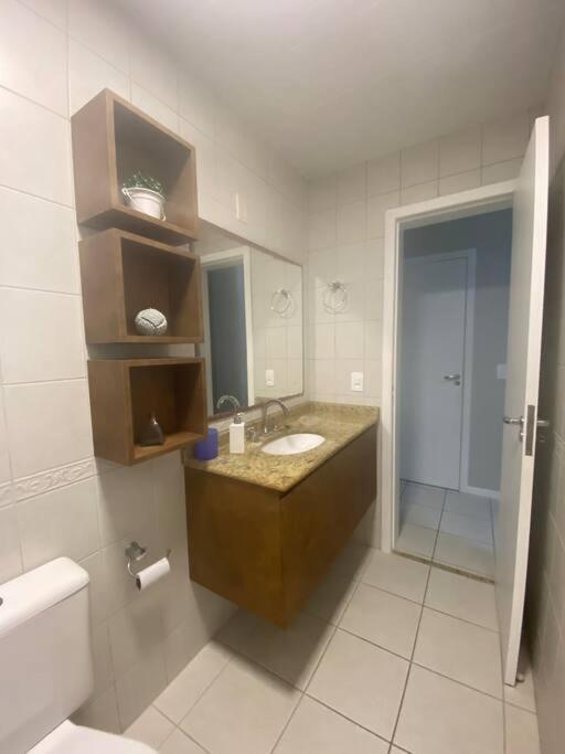 Apartamento encantador com piscina, em frente praia