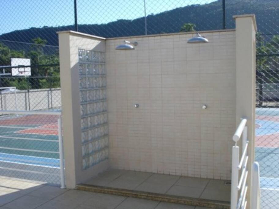 Apartamento encantador com piscina, em frente praia