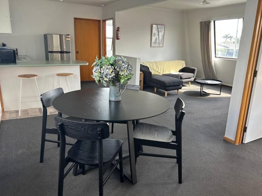 Cozy 2-Bedroom Apartment view 4