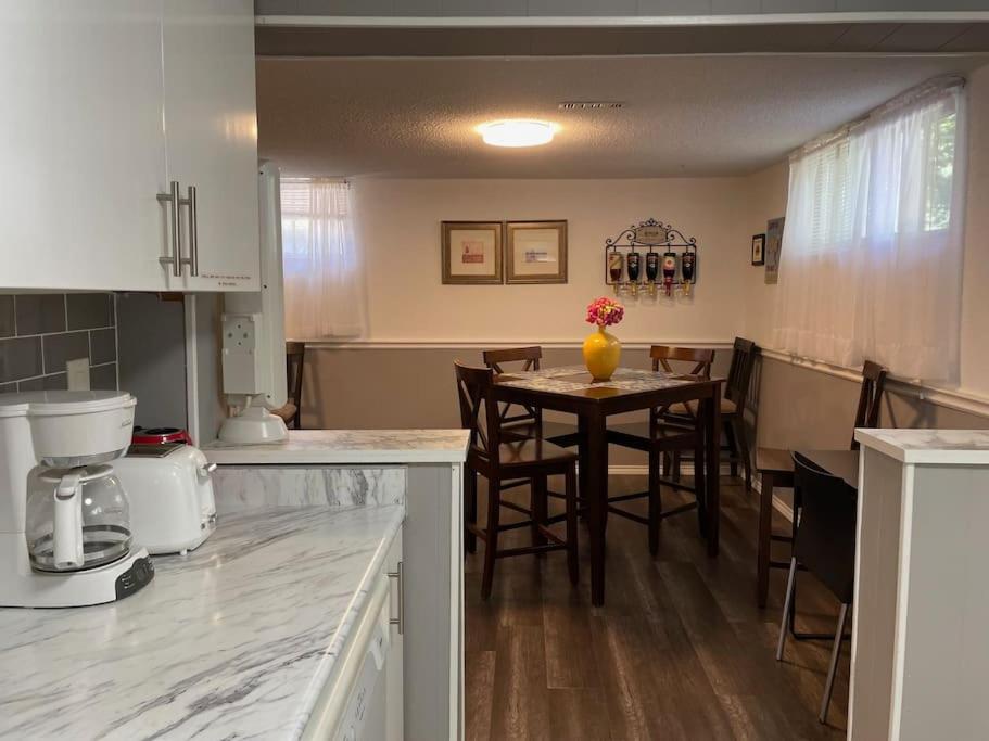 2 bedroom rental apartment , 1 sofa bed, 2 car parking