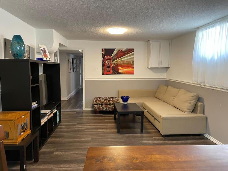 2 bedroom rental apartment , 1 sofa bed, 2 car parking