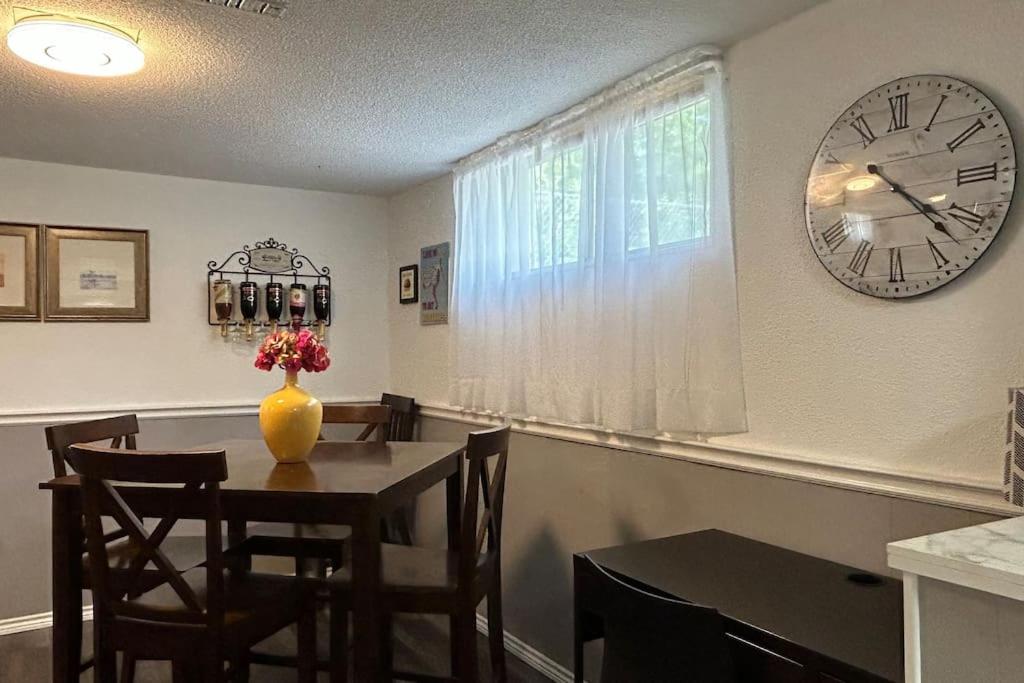 2 bedroom rental apartment , 1 sofa bed, 2 car parking