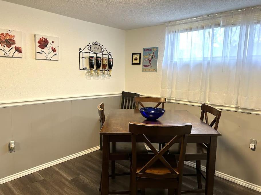 2 bedroom rental apartment , 1 sofa bed, 2 car parking