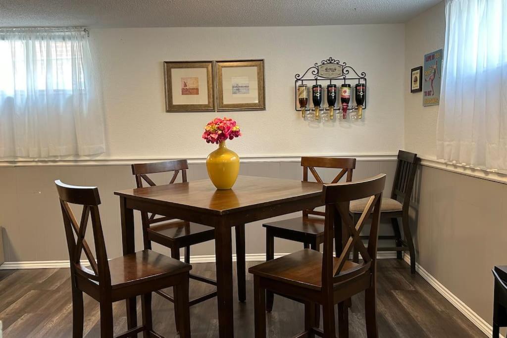 2 bedroom rental apartment , 1 sofa bed, 2 car parking