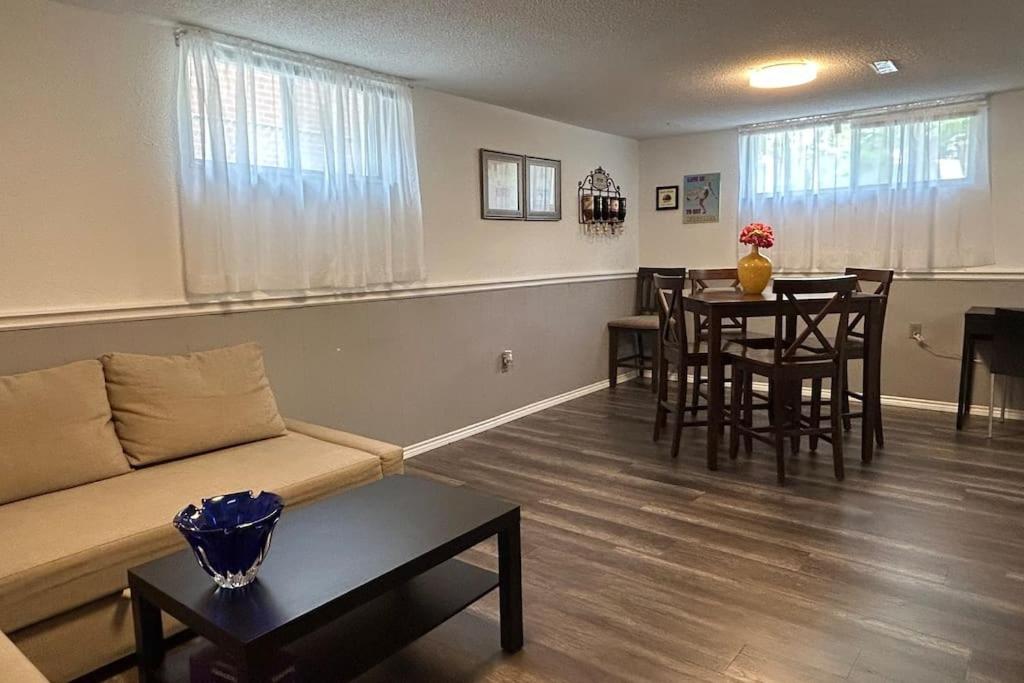 2 bedroom rental apartment , 1 sofa bed, 2 car parking