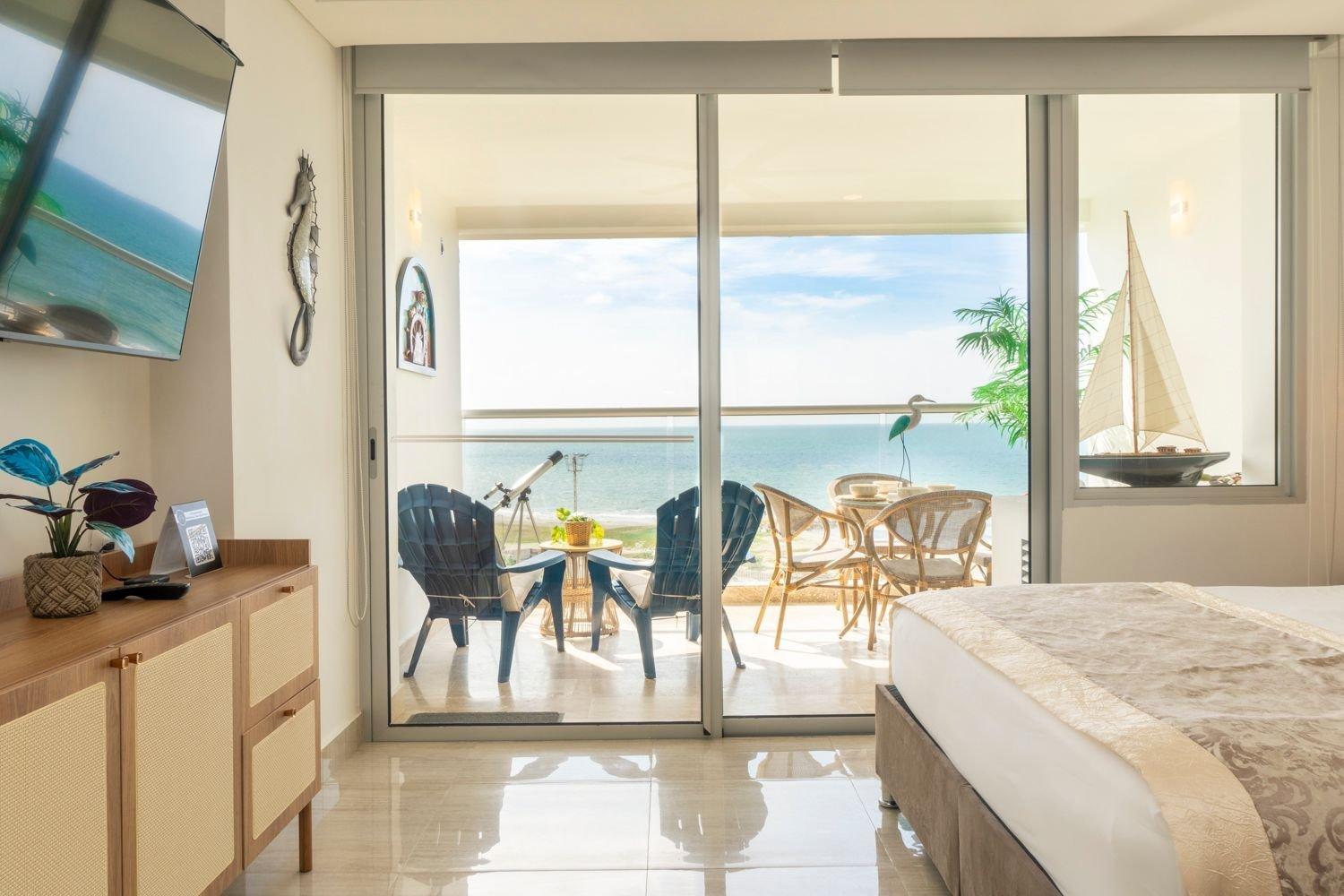 Suite VIP Frente al Mar | Piscinas y Puesta Sol CB715