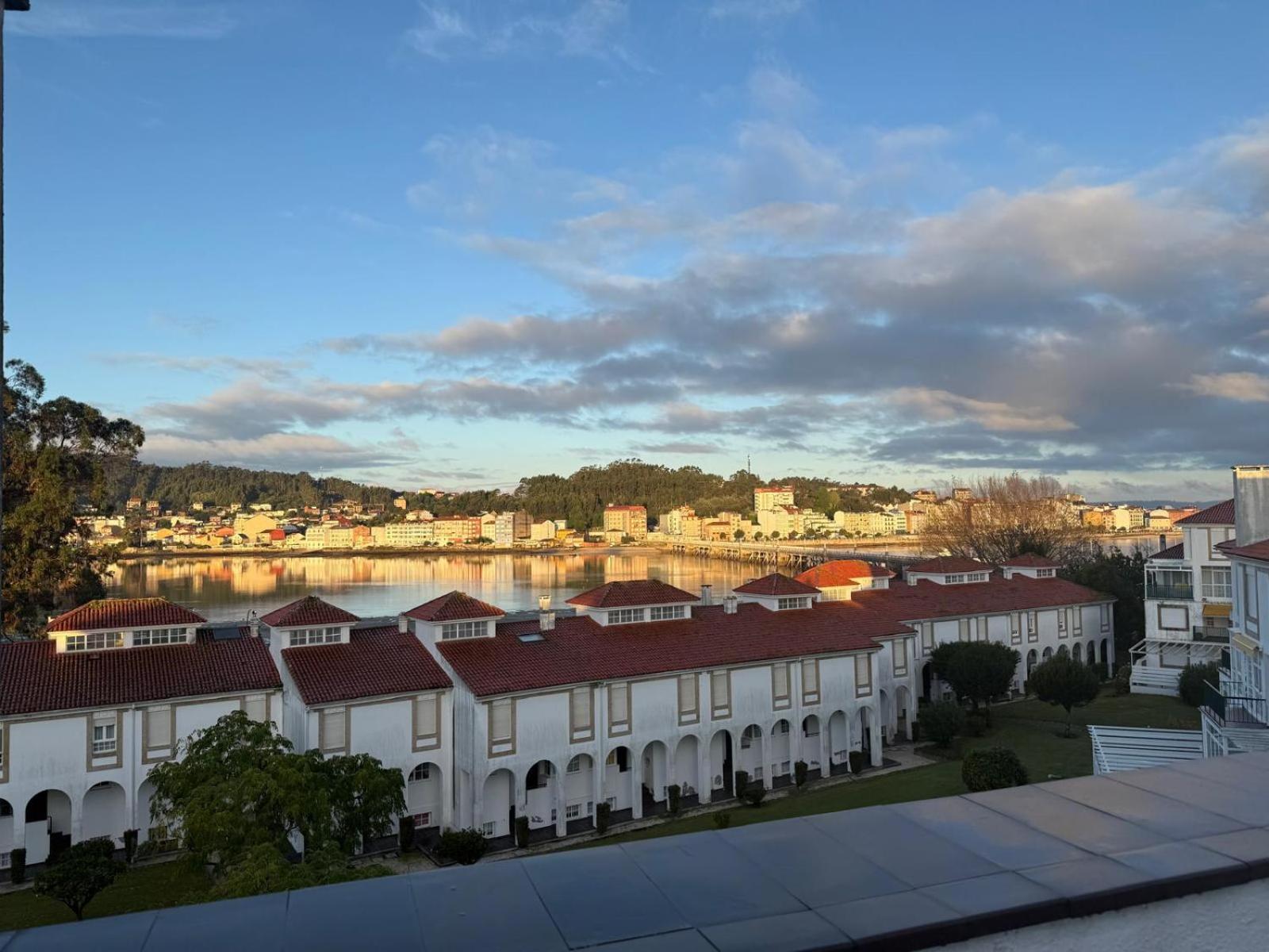 Apartamento con terraza y vistas al mar en la Isla de la Toja view 3