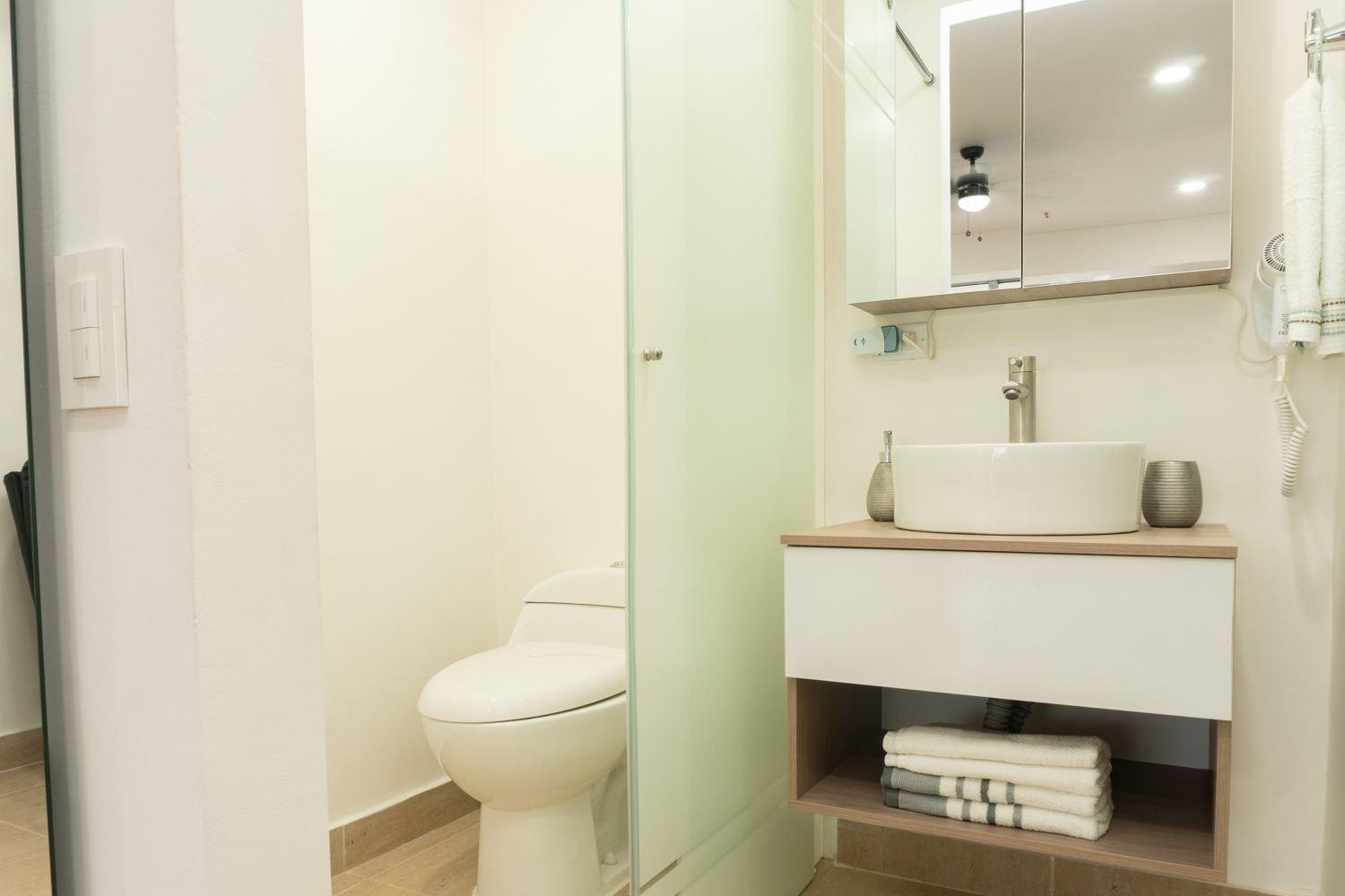 Suite moderna con WiFi rápido, balcón y vista CB1432
