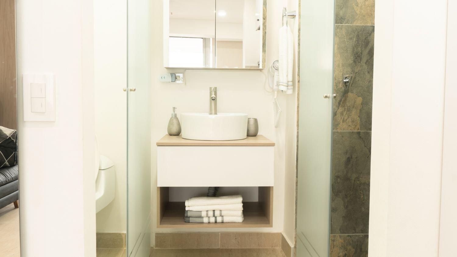 Suite moderna con WiFi rápido, balcón y vista CB1432